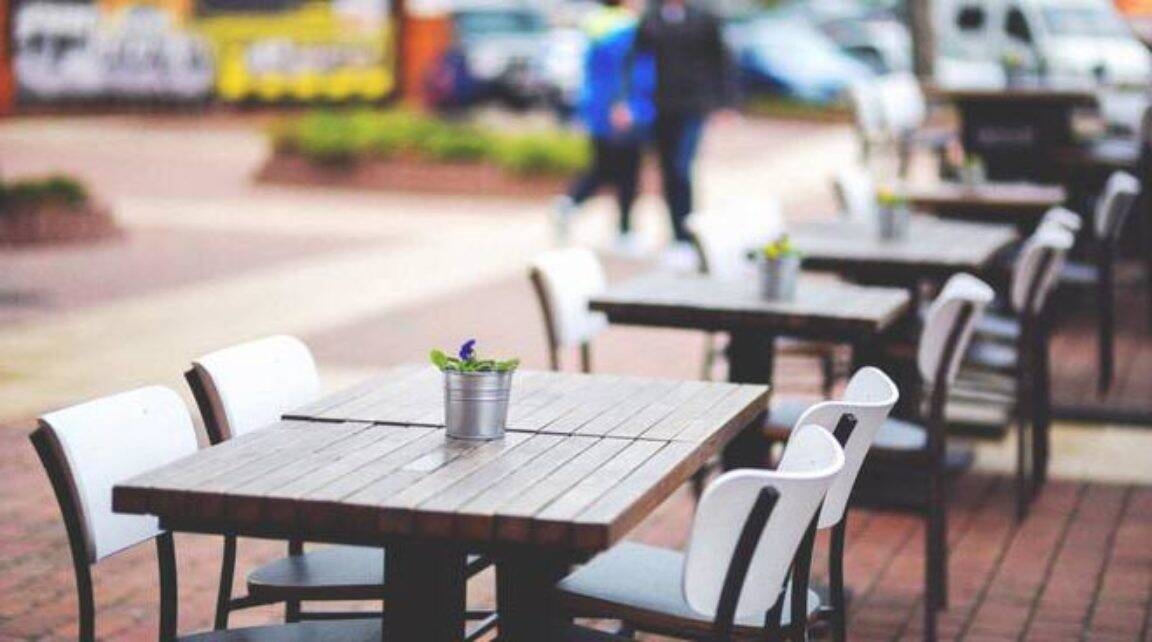 Immagine: ristorante-bar-tavolo-all-aperto-1152x642